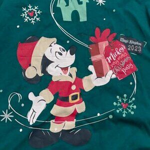 NWT Disney Parks "Magic Kingdom 2023" Holiday T-Shirt